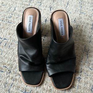 Steve Madden Black leather open toe sandal